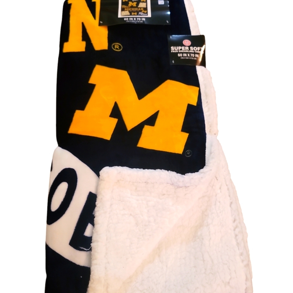 Michigan Super Soft  Faux Shearling Throw - Picture 2 of 4